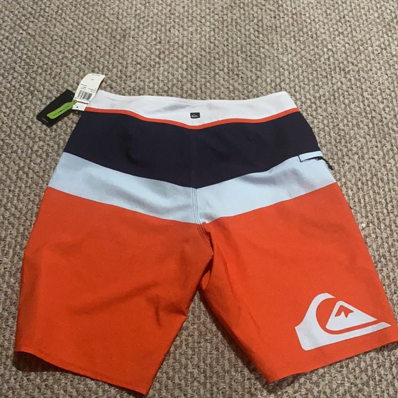 NWT MENS QUIKSILVER BATHING SUIT - Picture 6 of 7